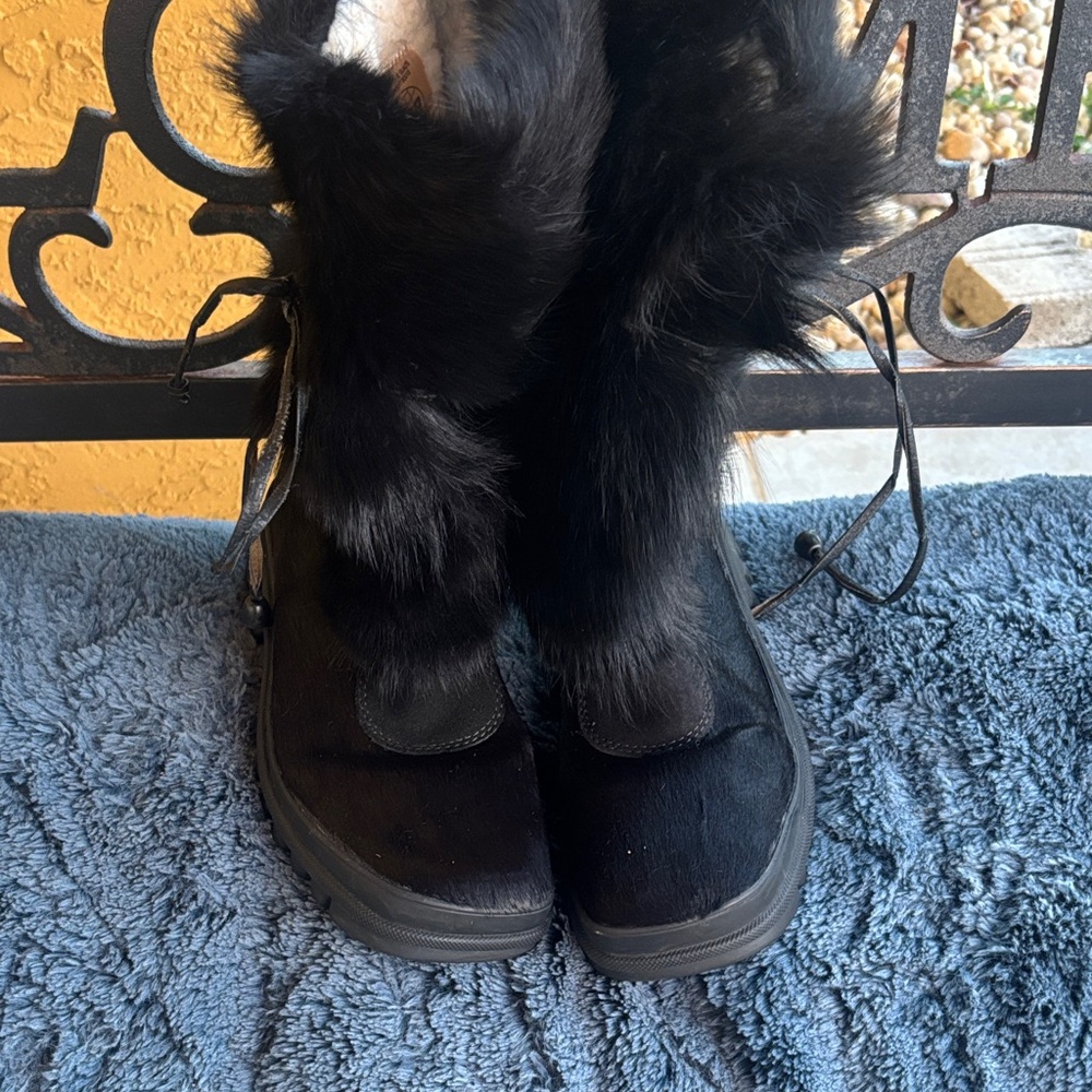 Pajar Black Boots with Cream Fur Lining